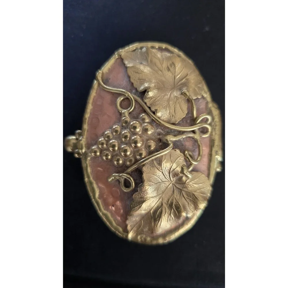 VTG Gold/copper Lunacy Trinket Box clam shell grapes leaves  Collectible Metal